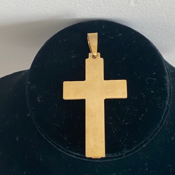 18 Karat Gold Filled Chunky Crucifix Pendant 17.4 Grams - Picture 2 of 6